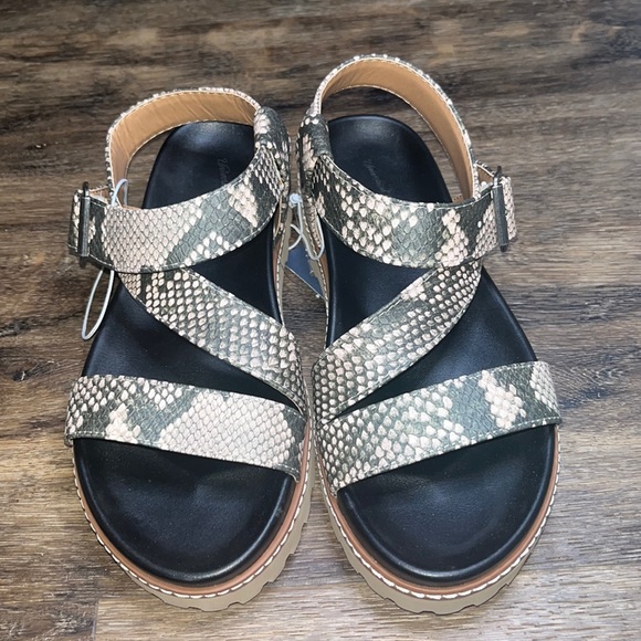 NWT Universal Threads Annika Platform Sandals Multiple Sizes - Picture 4 of 7